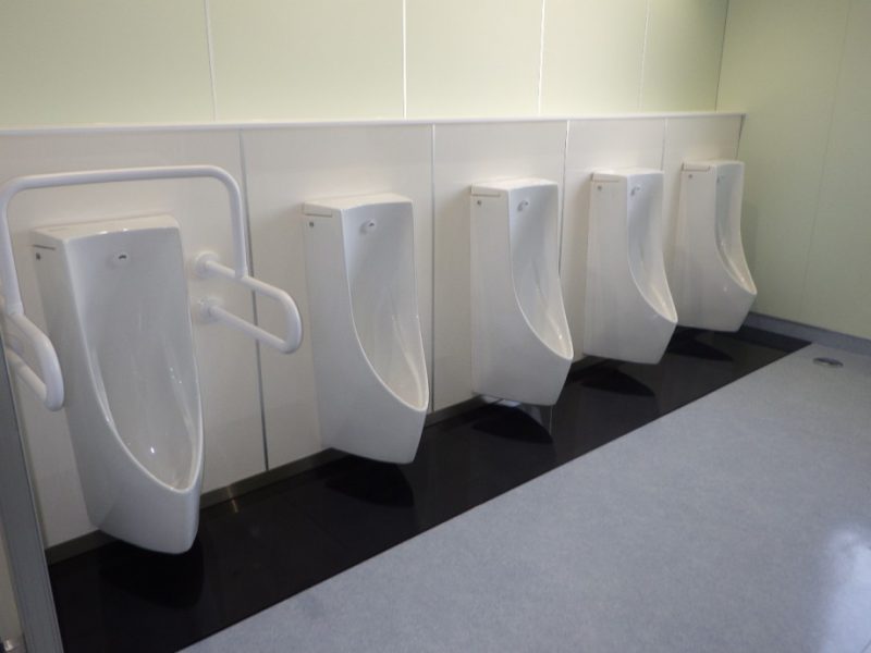 「八王子市立鑓水小学校外1校トイレ改修工事」